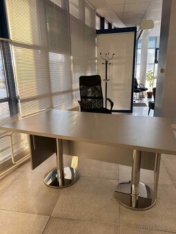 PREDÁME KANCELÁRSKY NÁBYTOK - 11