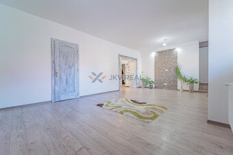 3D Obhliadka Veľký RD s bazénom priamo v Nových Zámkoch - 11