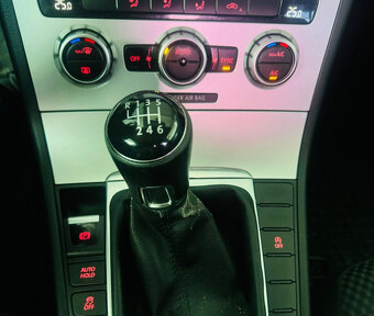Volkswagen Passat 1.6TDI, SK ŠPZ - 11