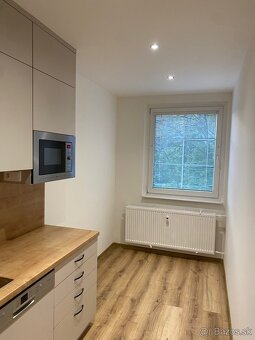 Štýlový a moderne zrekonštruovaný 3-izbový byt s loggiou  | - 11