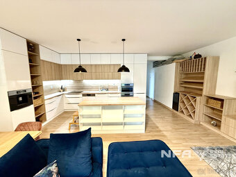 Štýlový 3-izbový byt s terasou, jacuzzi a parkovaním - 11