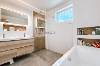 | Moderná novostavba Rodinného domu s krásnym pozemkom v Zál - 11