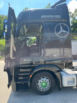 Mercedes 480 - 11