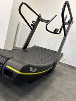 Technogym SkillMill - bezmotorový pás - 11