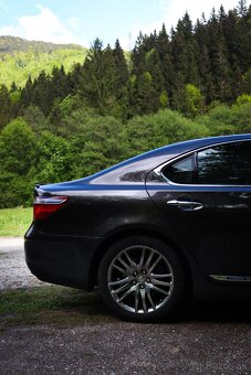 Lexus LS600h 4x4 - 11