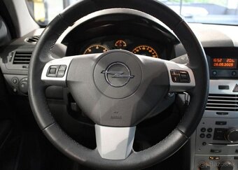 Opel Astra 1,7 CDTi nafta manuál - 11