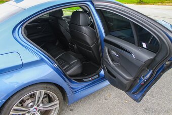 BMW M5 Sedan - 11
