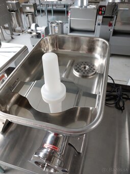 Mlynček na mäso 22 Mäsiarský vlček rezačka 22 " - 11