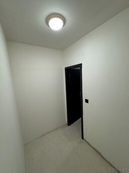 Priestranný 3i byt s balkónom a kobkou - Radvaň - 11