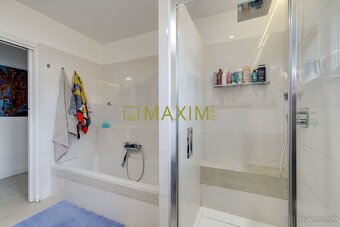 REZERVOVANE Štýlový 4,5-izbový dom v pokojnej lokalite Mala - 11