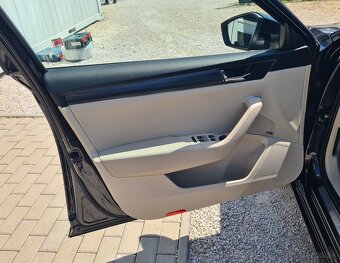 ŠKODA SUPERB COMBI 2.0 TDI SCR STYLE DSG - 11