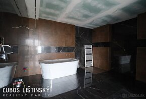 REZERVOVANÝ - Rodinný dom s úžit. ploch. 300m2, obec Nemešan - 11