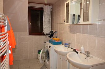 Priestranný - viacgeneračný  rodinný dom v Borinke-znížená c - 11