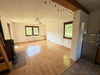 REZERVOVANÉ - Bungalov s veľkým pozemkom 1103m² Rudina - 11