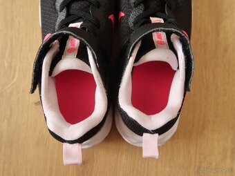Dievčenské tenisky NIKE č. 30 (19,2 cm) TOP STAV - 11