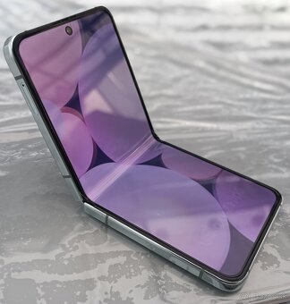 DEMO - Nový Samsung Z Flip 5 - SM - F731B - POZOR DEMO - 11