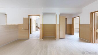 Na predaj, 8i rodinný dom 450 m2, pozemok 900 m2, Trnové, - 11