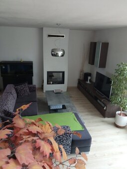 Pekný dom v atraktívnej lokalite Čierna Voda,iba 15 km od BA - 11