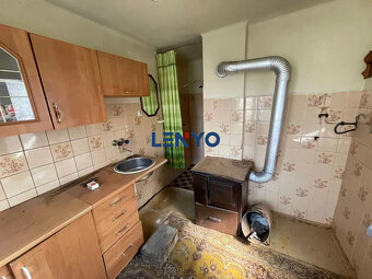 Predáme starší vidiecky dom pri Váhu / ZĽAVA 3000€ / - 11
