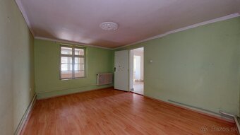 Slnečný rodinný dom na priestrannom pozemku - 11