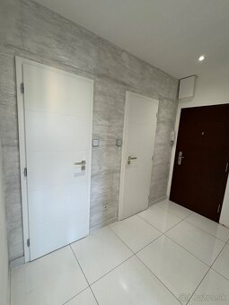 MODERNÝ 2 IZBOVÝ BYT, loggia, klíma, biokrb - 11
