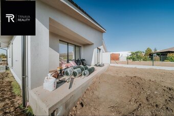 MOŽNOSŤ VIDIEŤ  - Novostavba 4-izbového RD obec Červeník, ok - 11