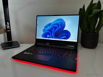 Herny noteboo ASUS ROG STRX - 11