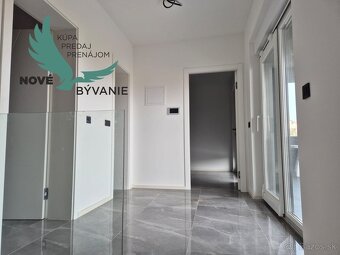 Novostavba domu s bazénom a výhľadom na more v Chorvátsku na - 11