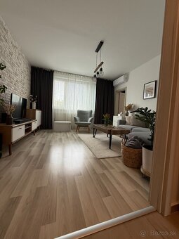 Moderne kompl. zrekonštruovaný 4i byt s loggiou - Hrobákova - 11