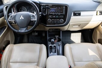 Mitsubishi Outlander 2.2 DI-D Intense+ 110kW (2015. - 11