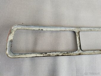 Škoda 110R  1 model 1971  zadní mřížka ČELA  ORIGINAL KUS - 11