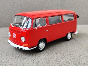 KOVOVÝ MODEL ( OTVÁRATEĽNÉ DVERE A KUFOR ) - VOLKSWAGEN BUS - 11