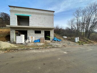 Novostavba rodinného domu pod HRÁDKOM - 600 m2 - HOLODOM - 11