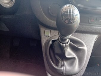 RENAULT TRAFIC 9-miestny rok výroby 2015 - 11