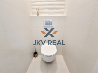 3D OBHLIADKA NA PREDAJ 4-IZBOVÝ RODINNÝ DOM S TERASOU A VEĽ - 11