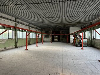 Skladové priestory s veľkým pozemkom blízko Volva pri KE - 11