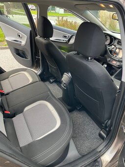 KIA Cee’d 1.6 CRDi Platinum – TOP výbava - 11