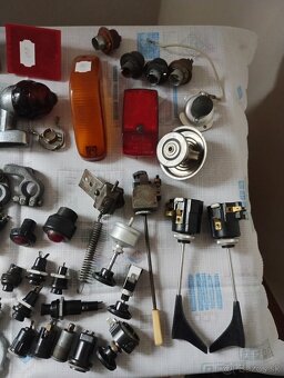 Predám zmes náhradných dielov na veteránske vozidlá ŠKODA - 11