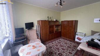 Ponúkame 3- izbový čiastočne zrekonštruovaný byt s loggiou. - 11