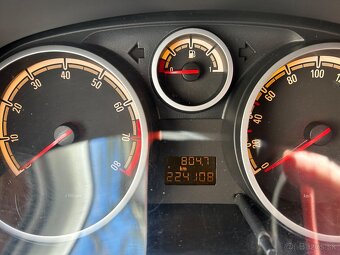 Opel Corsa D 1.4 benzín - 11