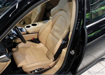 Porsche Panamera 4 Sport Turismo E-Hybrid Sport hybridní - 11