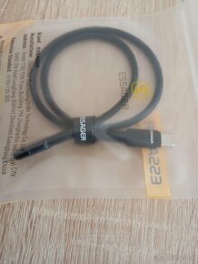 Kábel USB-C/USB-C
- 11