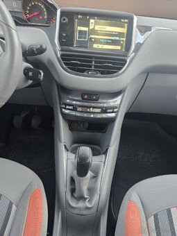 Predám Peugeot 208 1.2 benzín 45000km - 11
