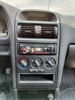 Opel Astra G 1.6 16V - 11
