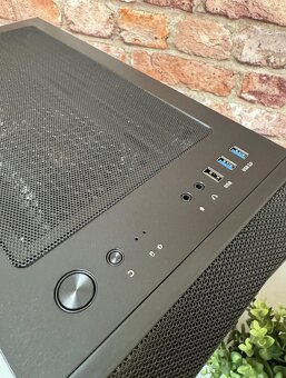 Ryzen 7 3800XT \16GB\RTX 2080Ti\SSD\850W Zdroj - 11