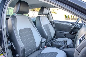 Volkswagen Jetta 2.0 TDI Highline - 11
