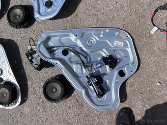 Hyundai i30 Combi 07-12 zadné pravé svetlo, mechanizmus okna - 11
