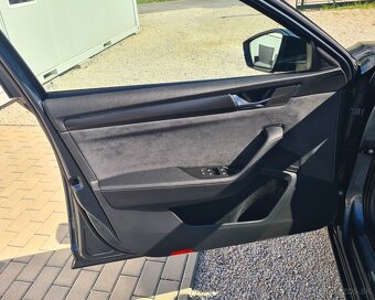 ŠKODA SUPERB COMBI 2.0 TDI SCR SPORTLINE 4X4 DSG - 11