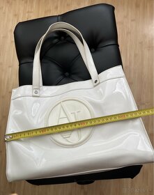 Armani Jeans veľká biela lakovaná kabelka - 11