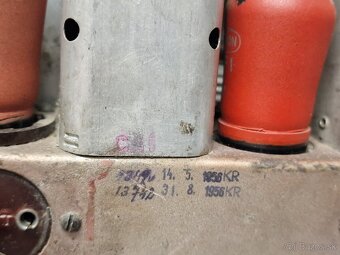 STAROŽITNÉ BAKELITOVÉ RÁDIO 》40-te roky 》 ELEKTRONKOVÉ RADIO - 11
